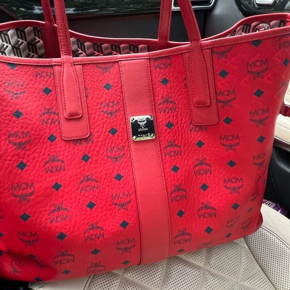 MCM Liz Reversible Large Tote red with removable pouch insert with dust bag